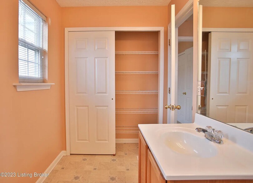 Guest Bathroom - 6736 Arbor Creek Dr