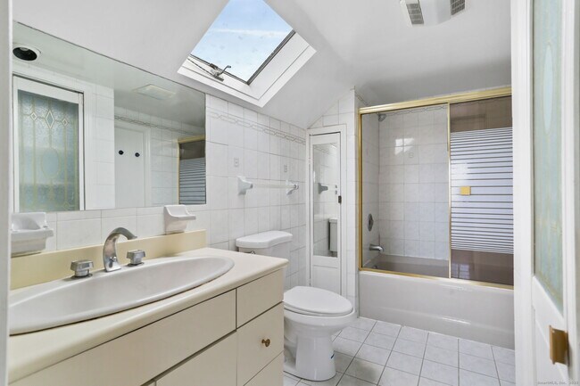 Building Photo - 8 3rd St