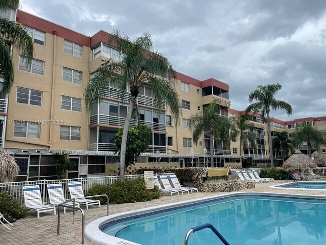 Building Photo - 404 NW 68th Ave