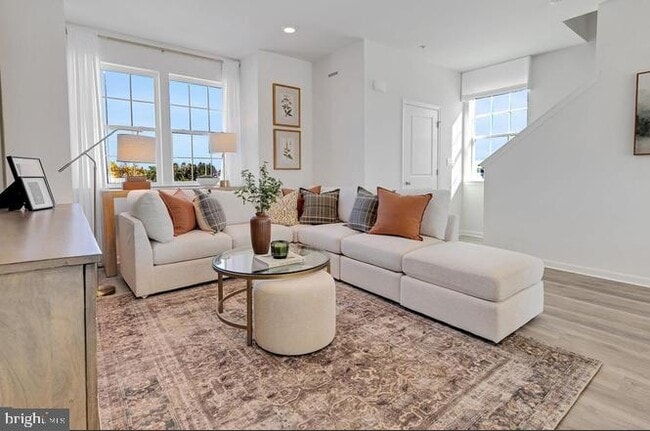 Building Photo - 8214 Alexander Court