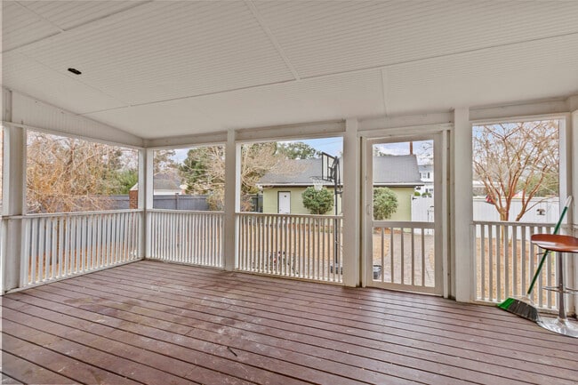 Building Photo - 1502 Tryon Rd