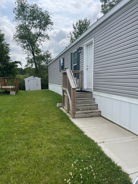 Building Photo - 15557 Pine Ridge Dr