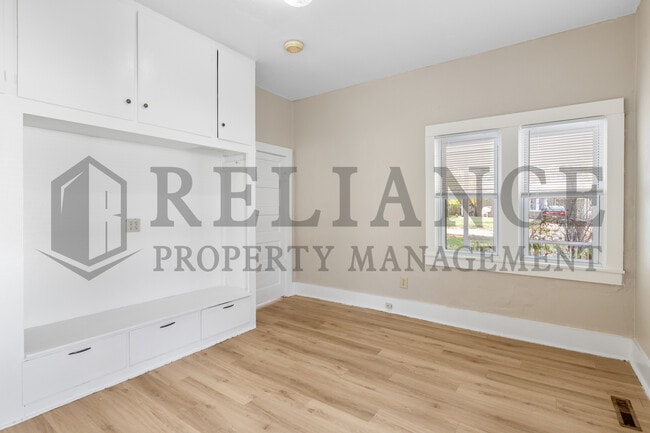 Building Photo - 1934 N Burns Ave