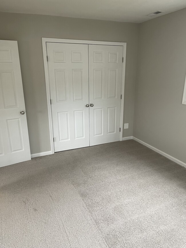 Building Photo - 213 Poplar Ave