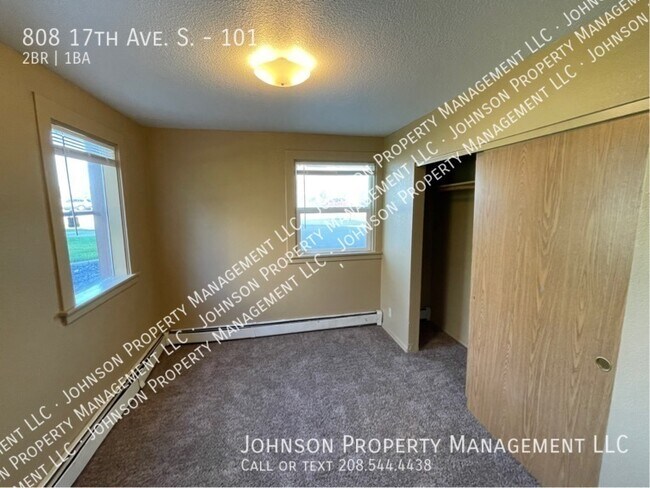Building Photo - 808 17th Ave S