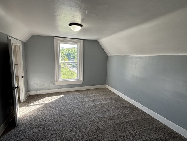 Building Photo - 1015 13th St SE