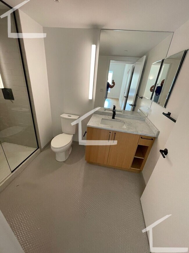Building Photo - Large 3 Bedroom at Coolidge Corner, Heat, ...