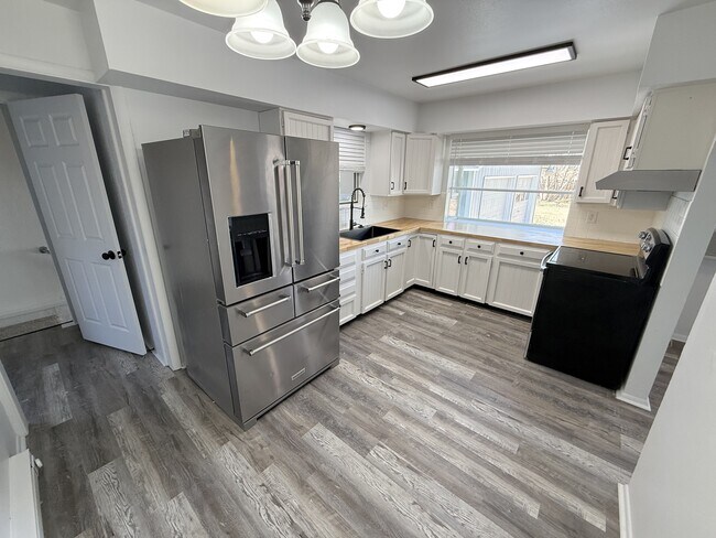 Building Photo - 310 Chimney Park Dr