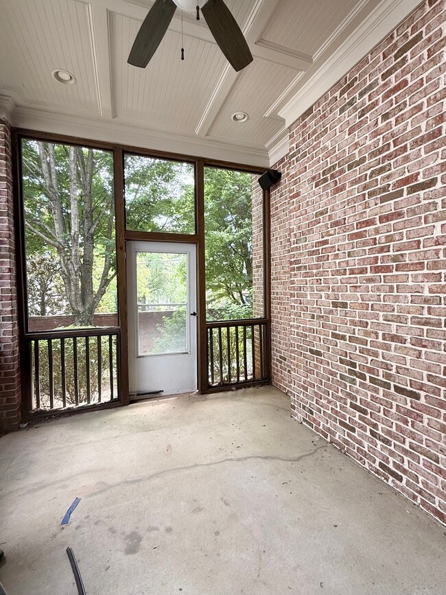 Building Photo - 2041 Mendenhall Cir