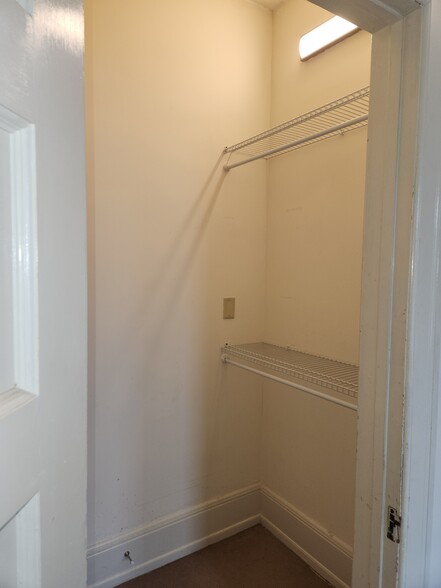 Walk-in Closet - 437 N Front St