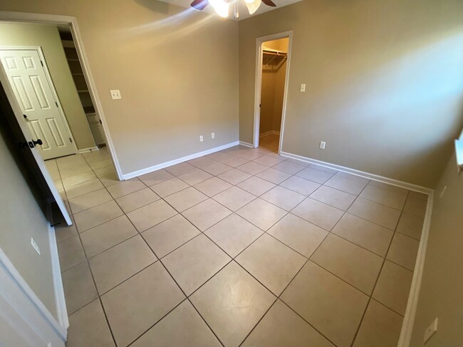 Building Photo - Spacious 2-Bedroom Duplex Near McNeese Sta...