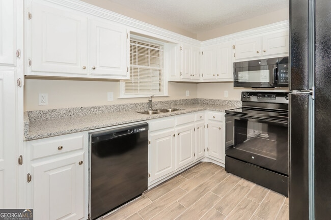 Building Photo - 170 Woodcrest Dr