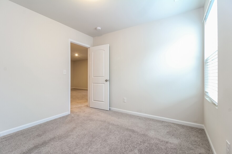 Building Photo - 508 Wagon Trail