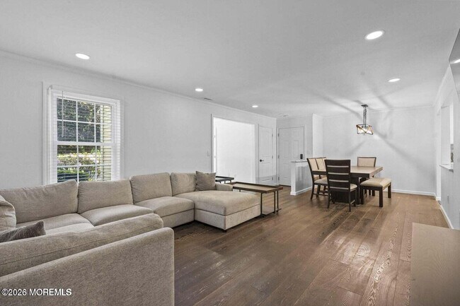 Building Photo - 701 Zlotkin Cir