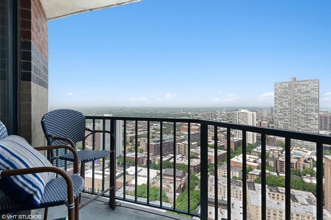 Building Photo - Lakeview with amazing Lake View 1bed/1bath is available for rent now!