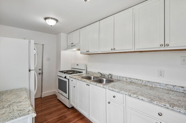 Building Photo - 921 15th St