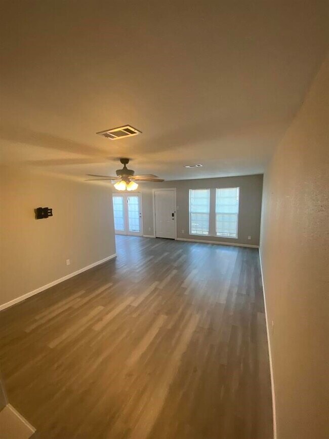 Building Photo - 992 Park Meadow Dr