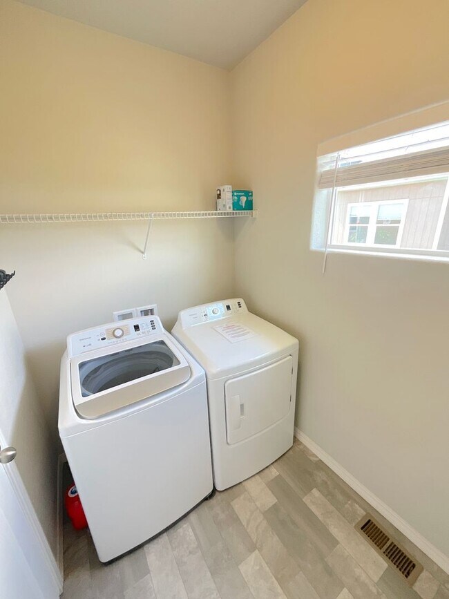 Building Photo - 2 Bedroom Home Available Near S Union Blvd & Martin Luther Kings Jr Bypass!