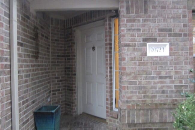 Building Photo - 20723 Fernwick Village Dr