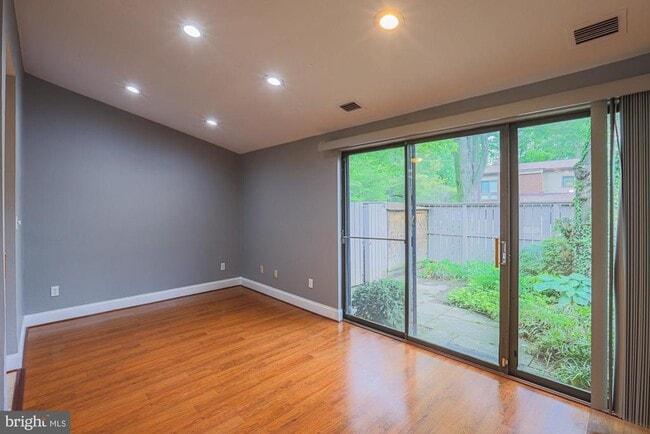 Building Photo - 17 Farmhouse Ct