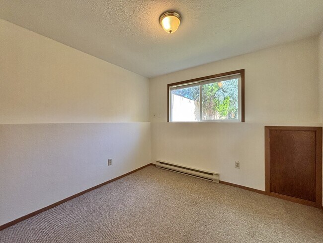Building Photo - 3820 E 21st Ave