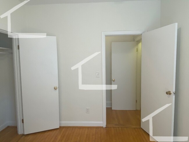 Building Photo - 8/1 Sunny, spacious 2BR right on Green Line!