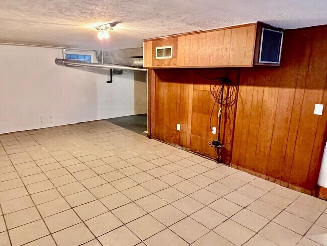 Building Photo - Charming 3-Bedroom Home in Cleveland Heights