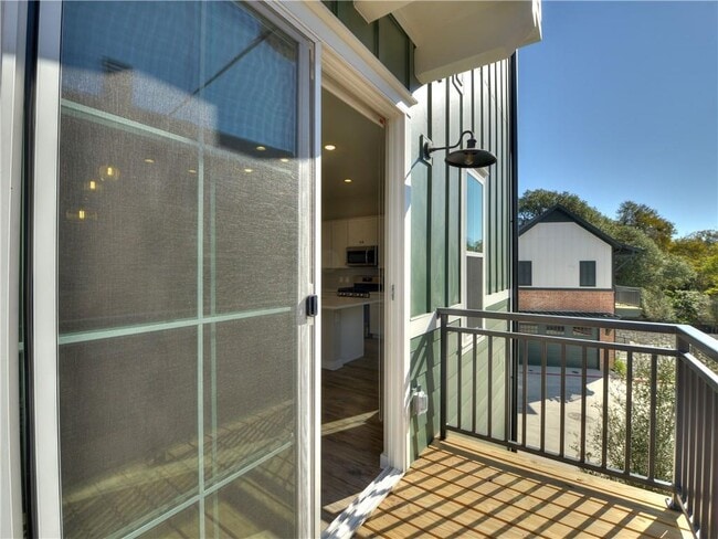 Building Photo - 3809 Valley View Rd