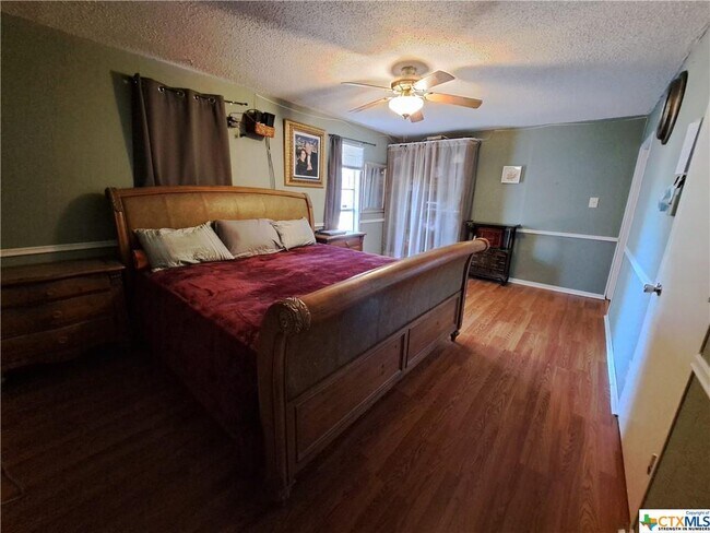 Building Photo - 2308 Lily Dr