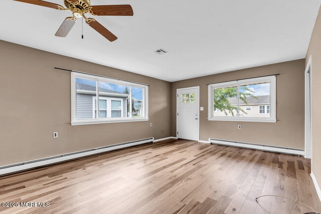 Building Photo - 24 Liberta Dr