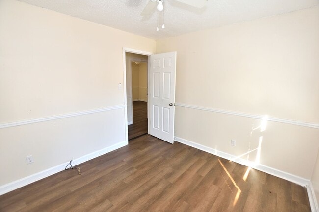 Building Photo - 1704 Cherry St