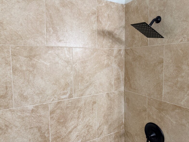 Building Photo - 2501 Redbud Ave