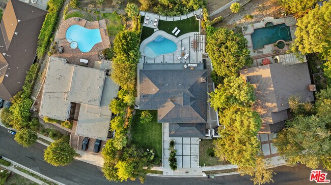 Building Photo - 18101 Green Meadow Dr