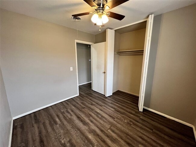 Building Photo - 817 S Kelly Ave