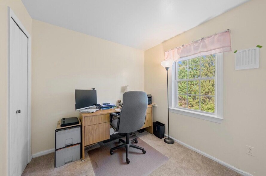 Building Photo - 2829 Grovemore Ln