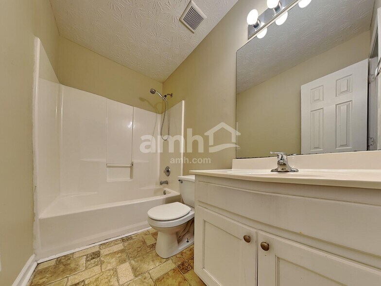 Building Photo - 2717 Oak Meadow Ln