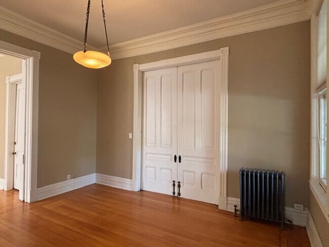 Building Photo - 462 Holly Ave