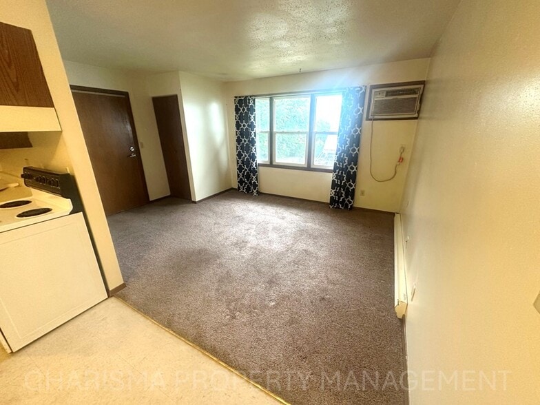 Building Photo - 513 N Main Ave