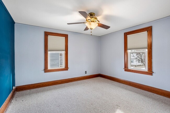 Building Photo - 3 Bedroom Fond Du Lac House
