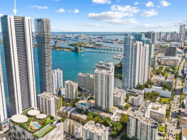 Building Photo - 700 NE 24th St