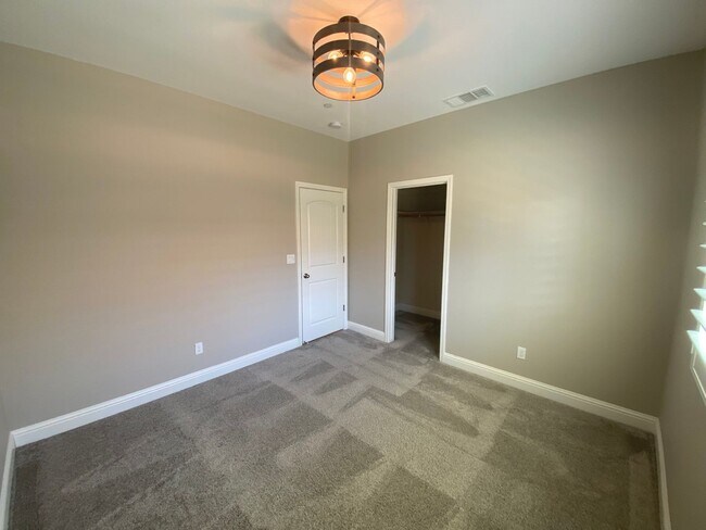 Building Photo - 3163 Parks Ave