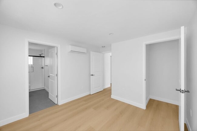 Building Photo - 1603 Vuelta Grande Ave