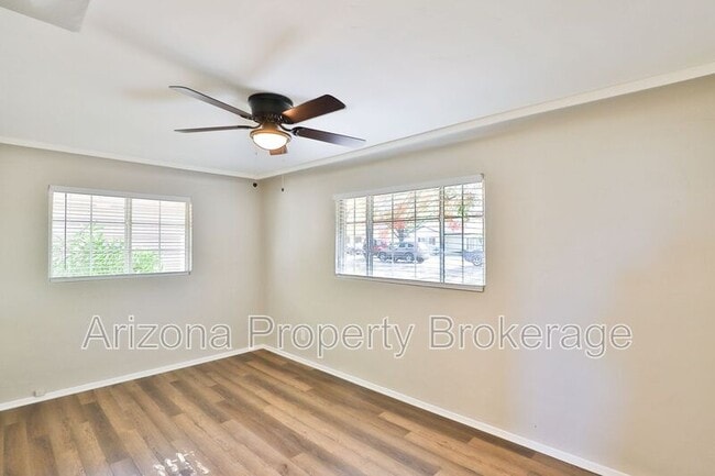 Building Photo - 144 E Vista Del Cerro Dr