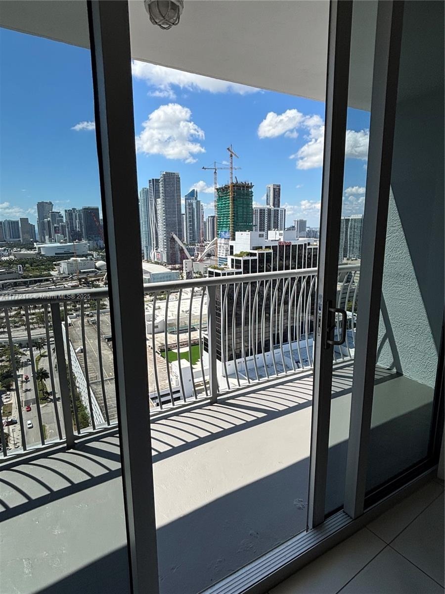 Building Photo - 1750 N Bayshore Dr