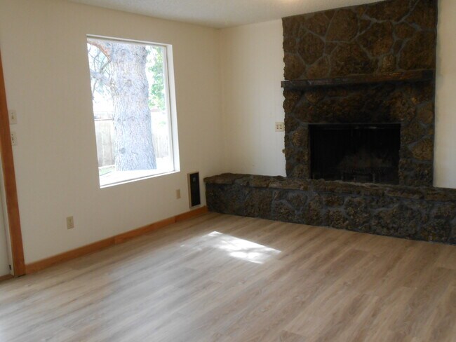 Building Photo - 61360 Keelally Ct