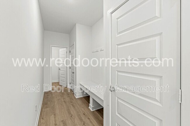 Building Photo - 2224 Boxwood Dr