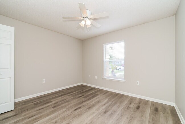 Building Photo - 2273 Brian Lakes Dr E