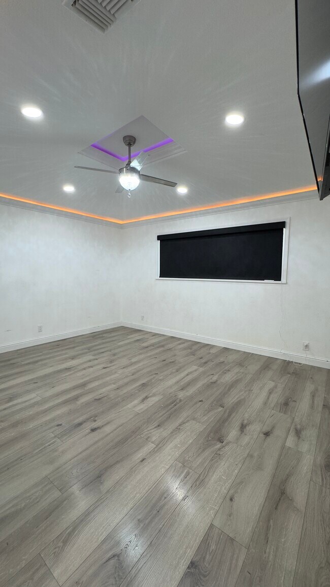 Building Photo - 6552 N Augusta St