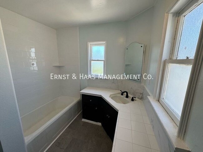 Building Photo - 1405 1/2 Olive Ave.-