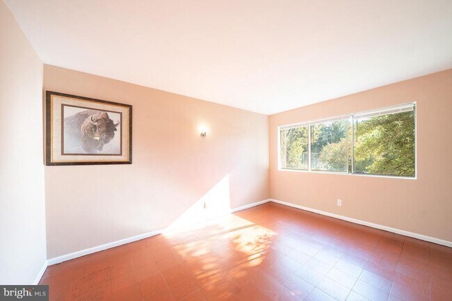 Building Photo - 5801 Quantrell Ave